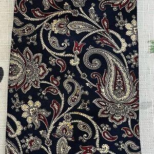 Oscar de la Renta Red and Cream Paisley Tie